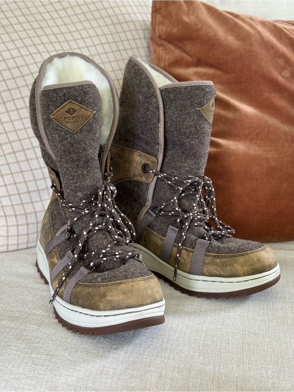 Sperry powder ice cap boot NWOT Size 9